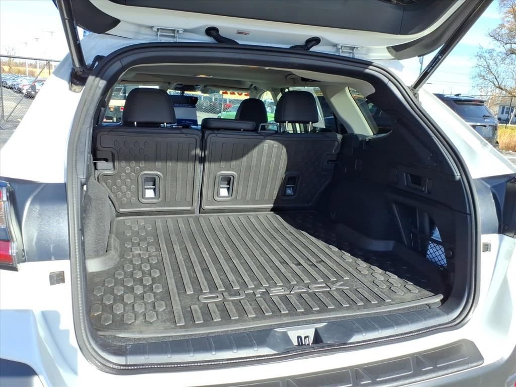 Used 2022 Subaru Outback Limited image 10