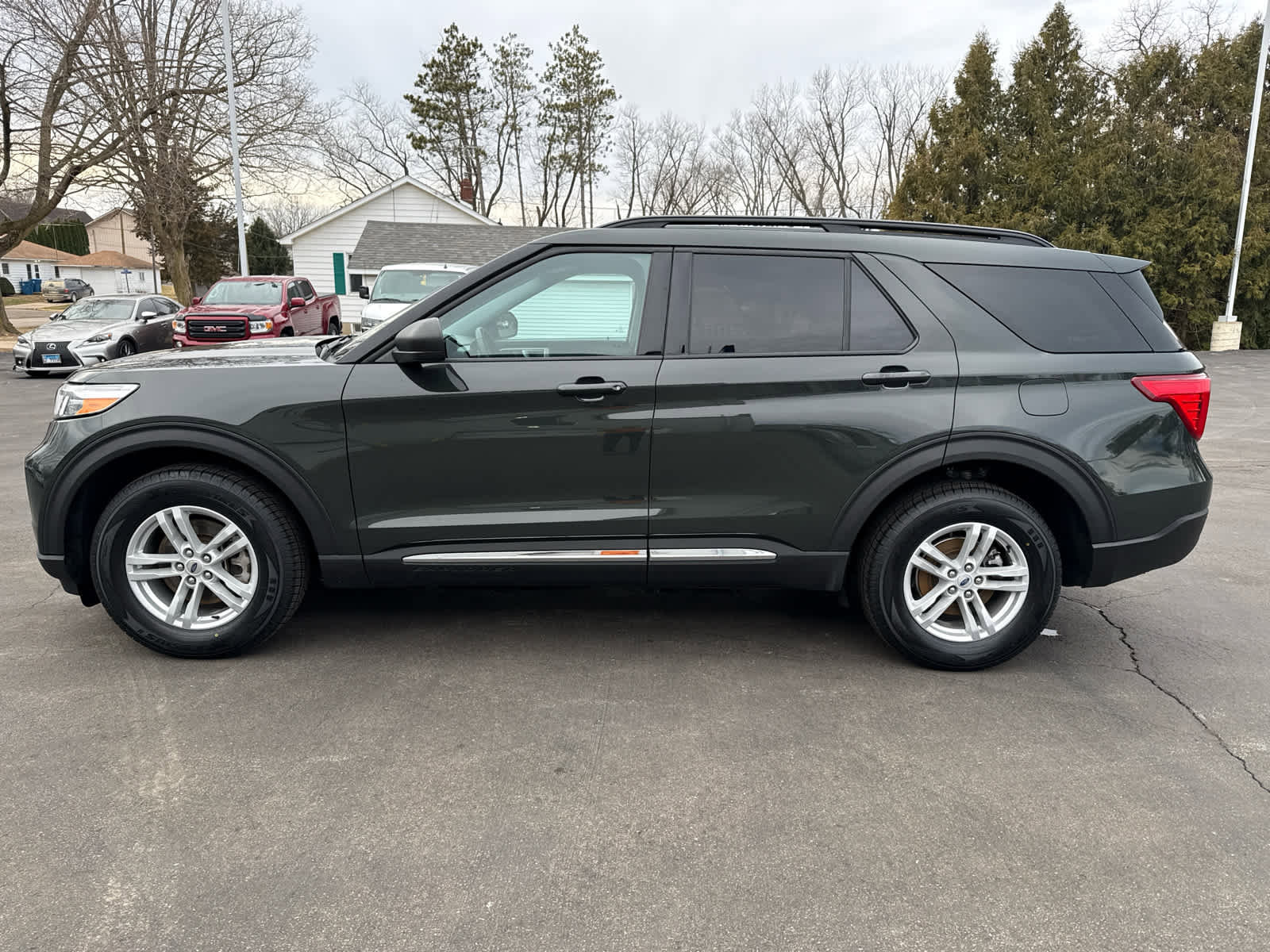Used 2023 Ford Explorer XLT image 6