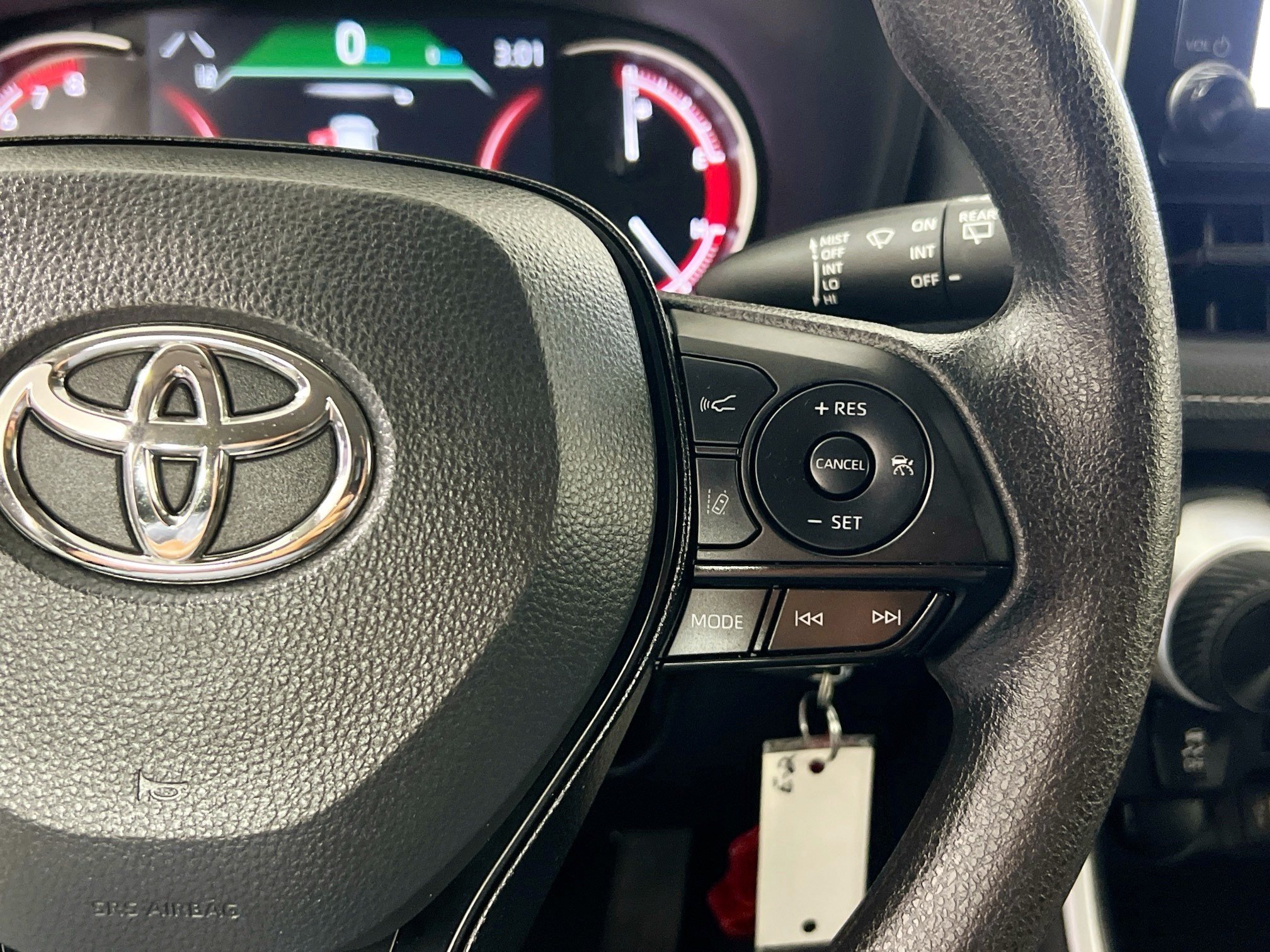 Used 2025 Toyota RAV4 LE FWD image 17