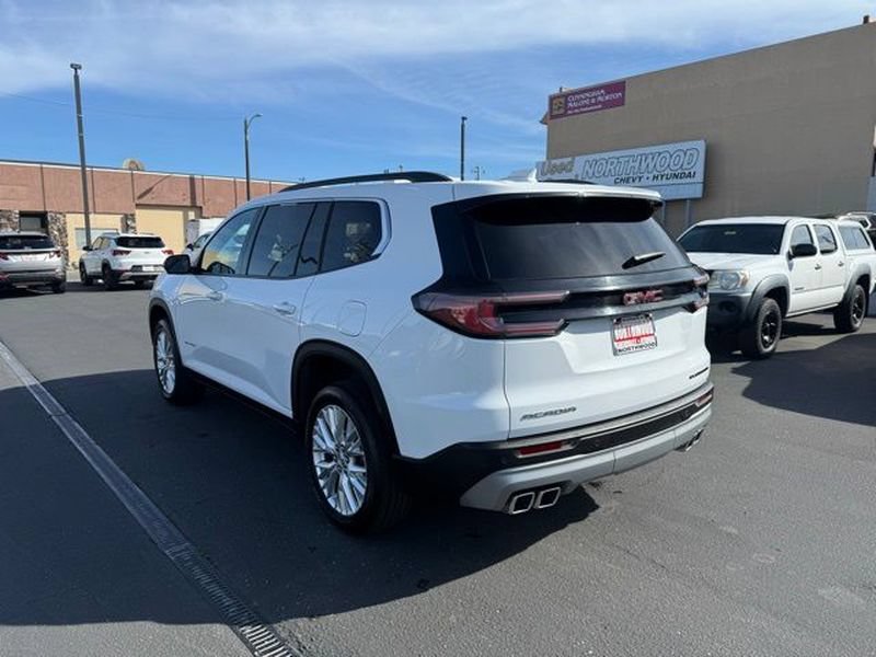Used 2024 GMC Acadia Elevation FWD image 3