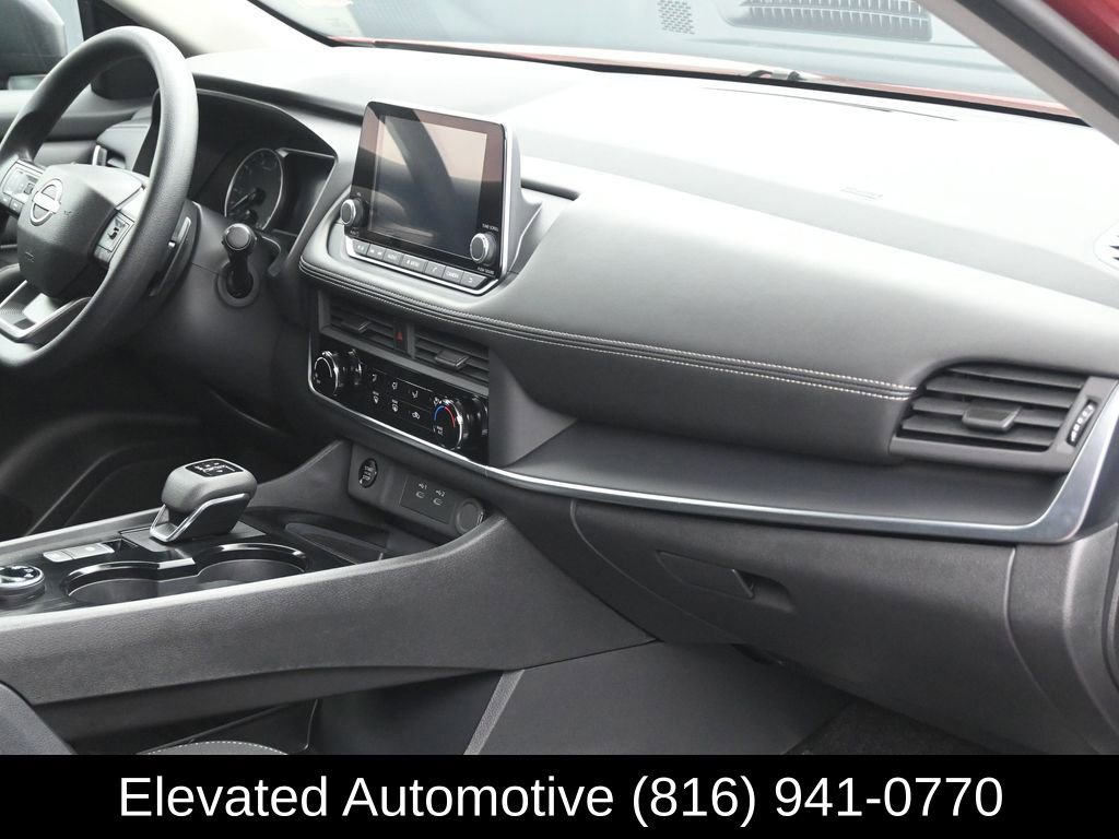 Used 2025 Nissan Rogue S image 6