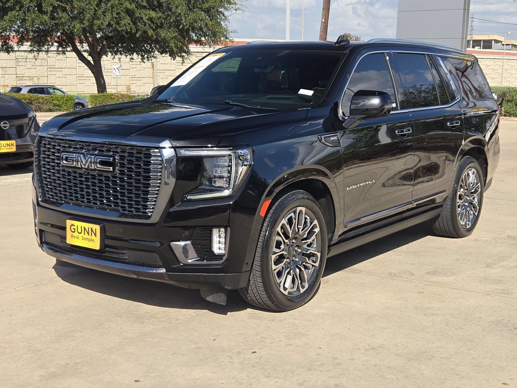 Used 2024 GMC Yukon Denali Ultimate AWD/4WD image 7