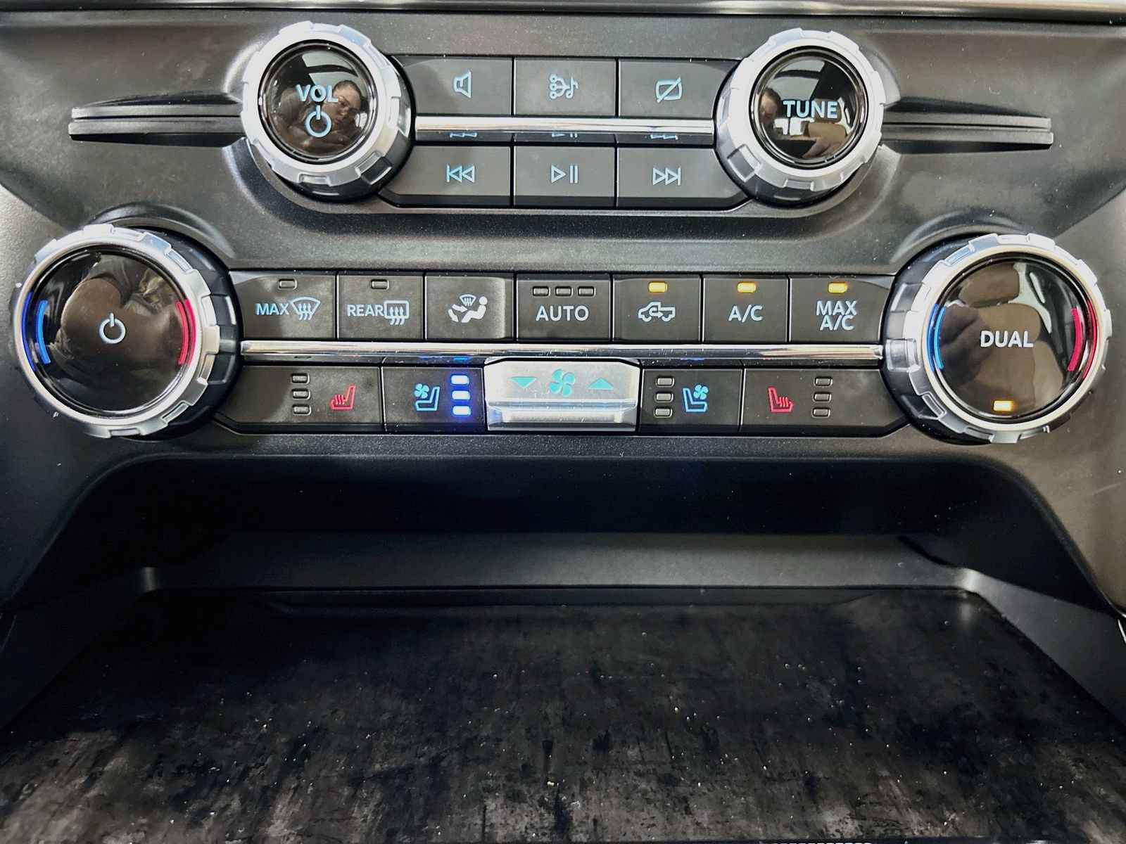 Used 2023 Ford F150 Lariat w/ Max Trailer Tow Package AWD/4WD image 16