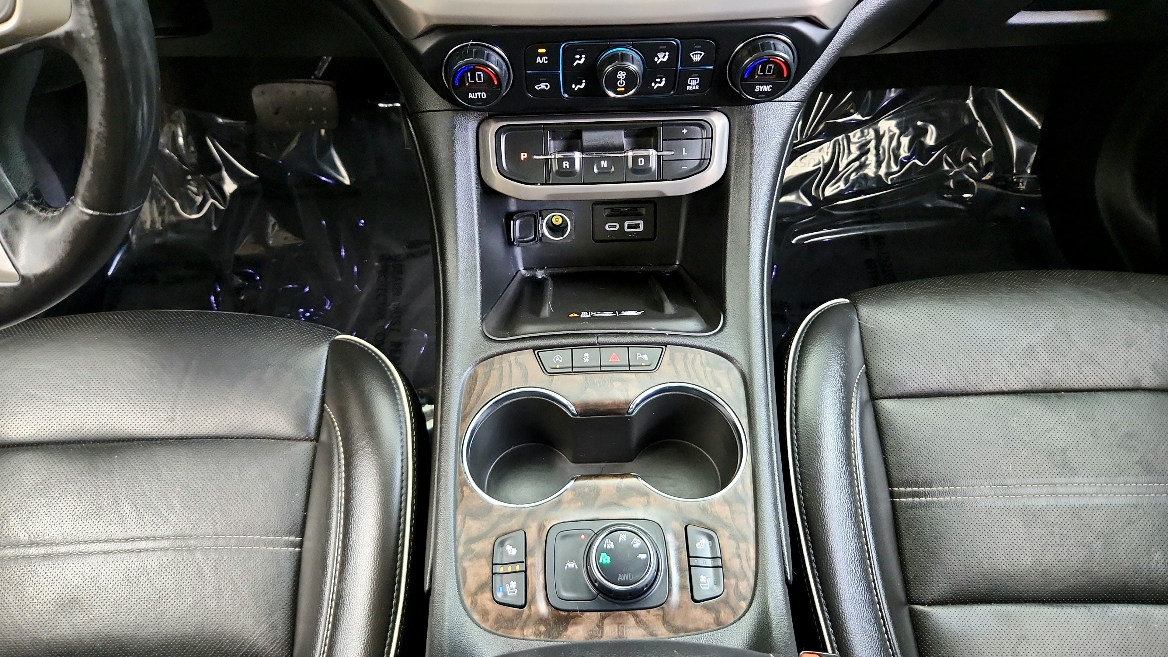 Used 2021 GMC Acadia Denali w/ Denali Ultimate Package AWD/4WD image 24