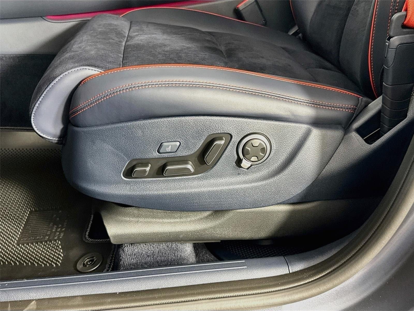 New 2027 Genesis GV70 3.5T Prestige AWD/4WD image 22