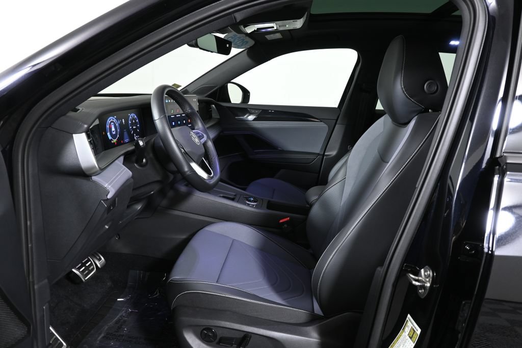 Used 2025 Volkswagen Tiguan SE R-Line AWD/4WD image 3