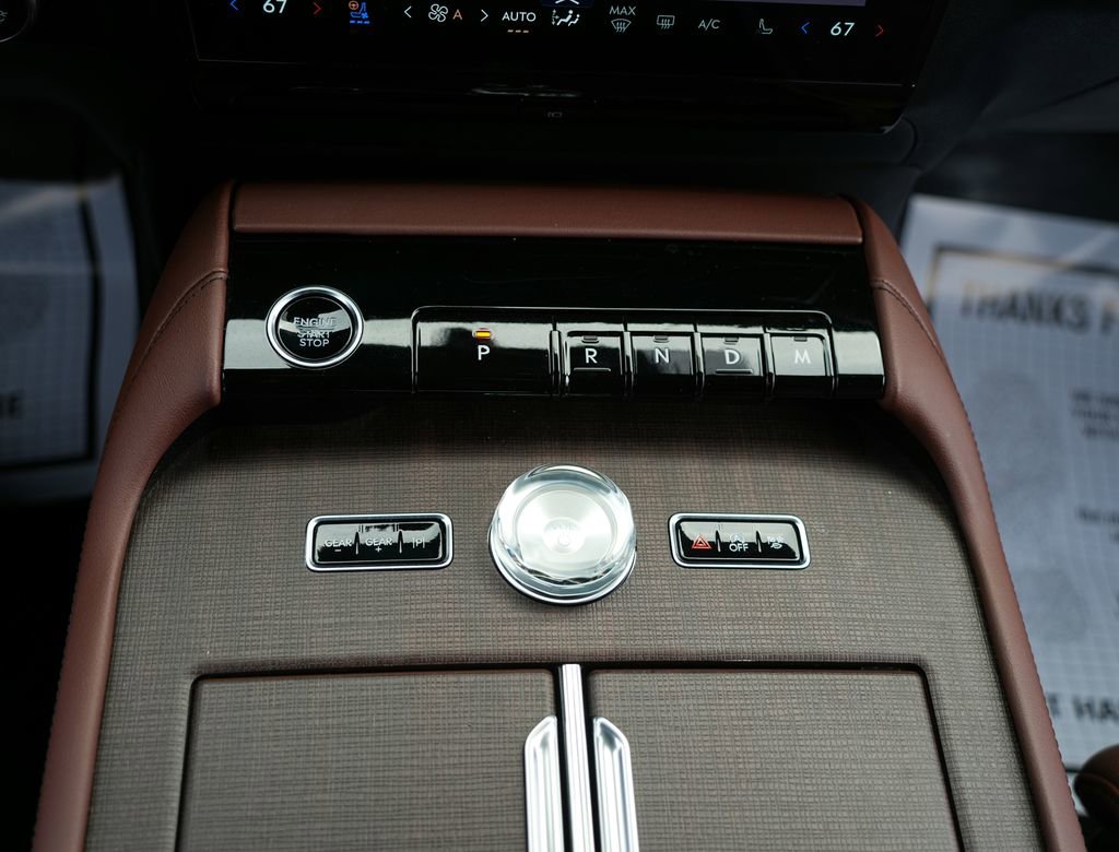 Used 2025 Lincoln Navigator Reserve AWD/4WD image 18