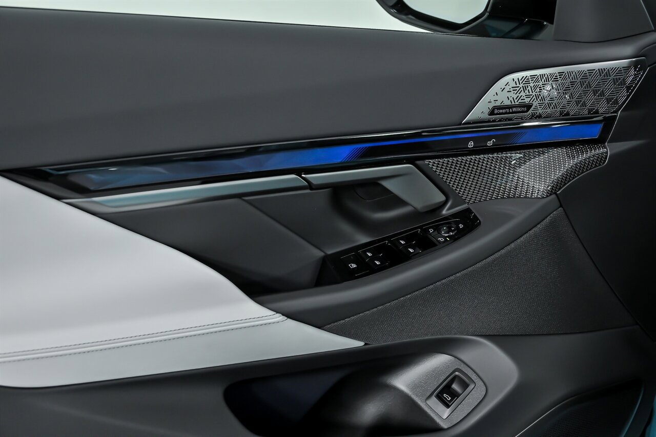 Used 2026 BMW M5 Touring w/ Executive Package image 18