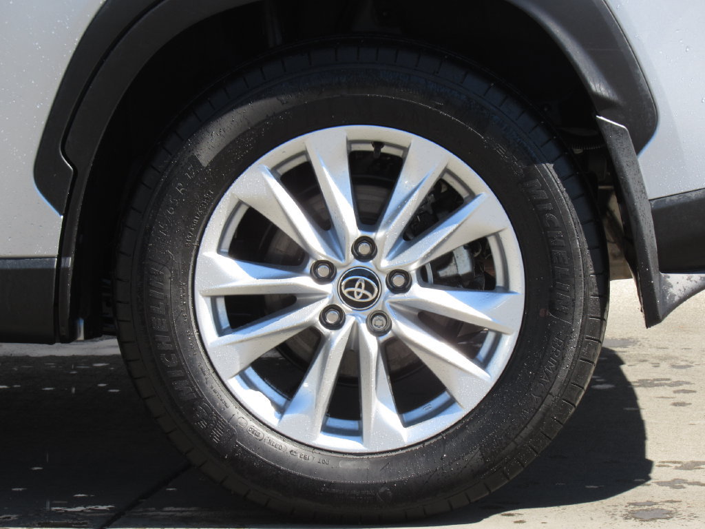 Used 2025 Toyota Corolla Cross LE AWD/4WD image 31
