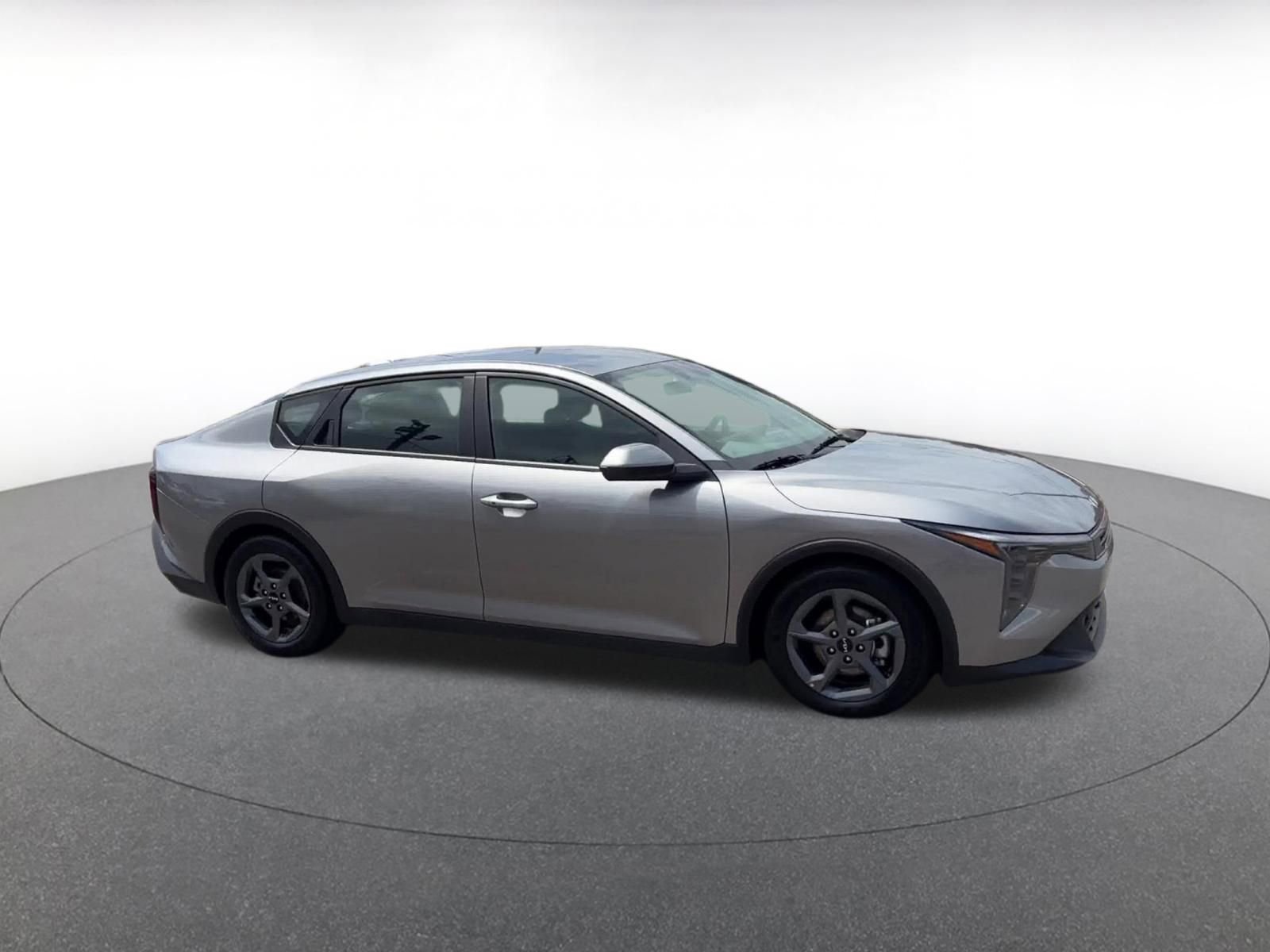 Used 2025 Kia K4 FWD image 2
