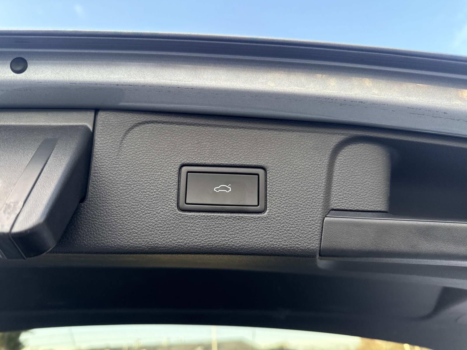 Certified 2022 Volkswagen Atlas SE image 8