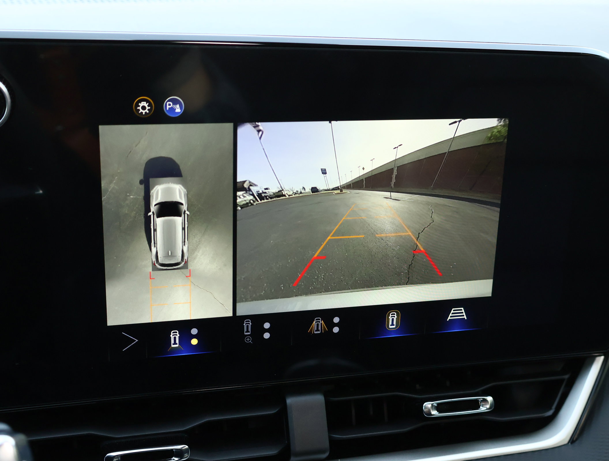 New 2026 Chevrolet Equinox LT w/ Convenience Package II image 4