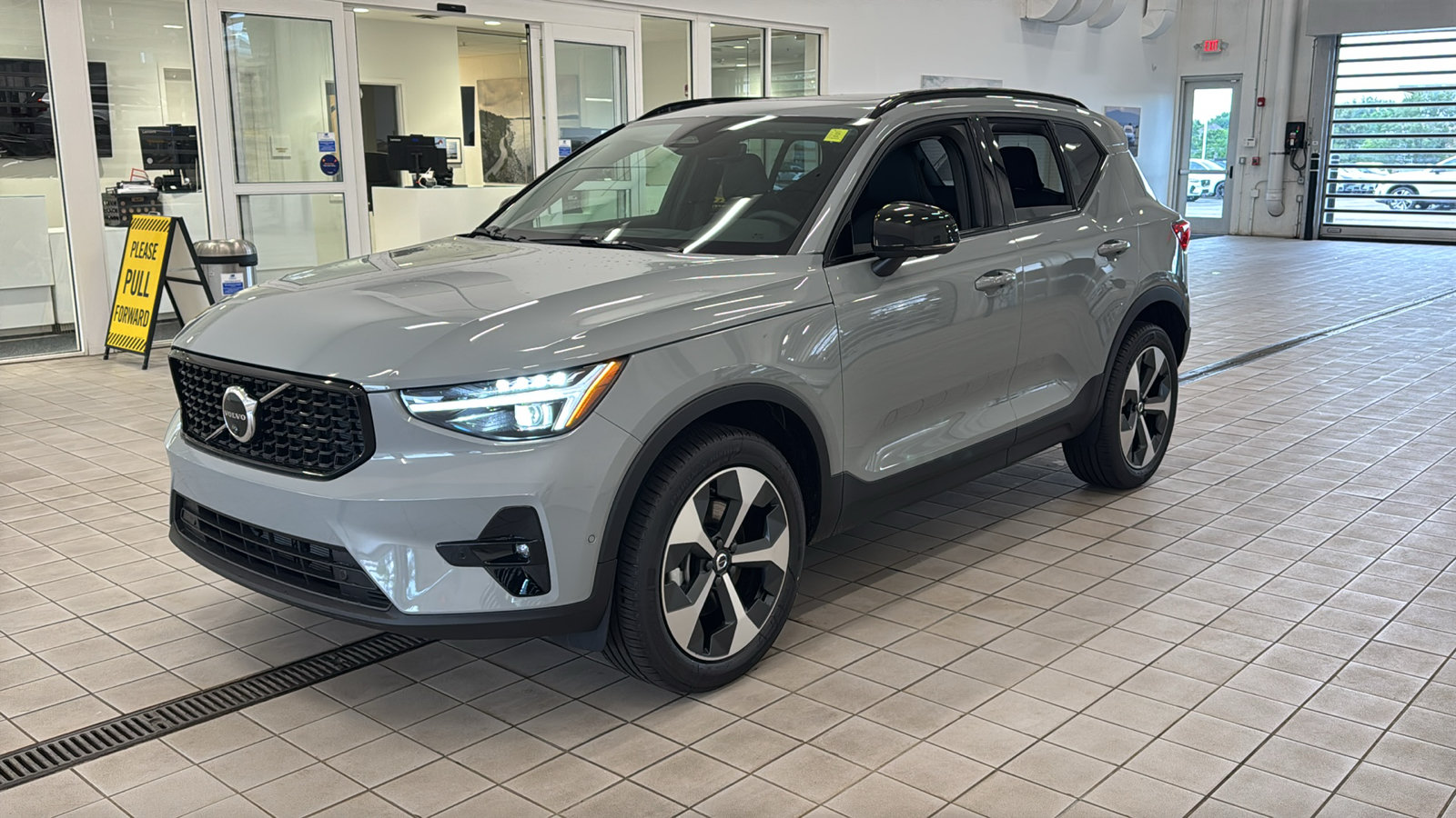 New 2026 Volvo XC40 B5 Plus w/ Protection Package Premier AWD/4WD image 9