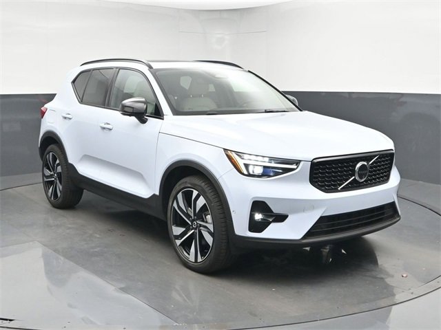 Used 2024 Volvo XC40 B5 Ultimate w/ Protection Package Premier image 6