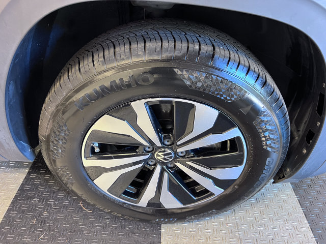 Certified 2024 Volkswagen Atlas Cross Sport SE FWD image 9