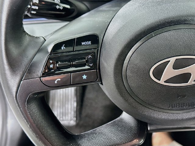 Used 2025 Hyundai Elantra Limited FWD image 24