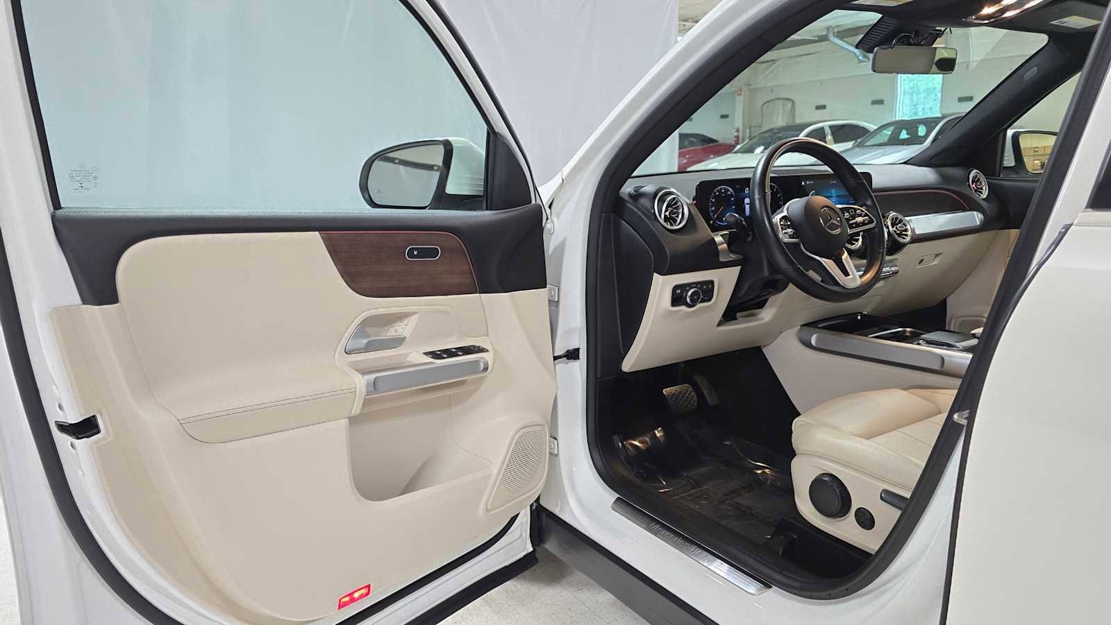 Certified 2022 Mercedes-Benz GLB 250 4MATIC image 19
