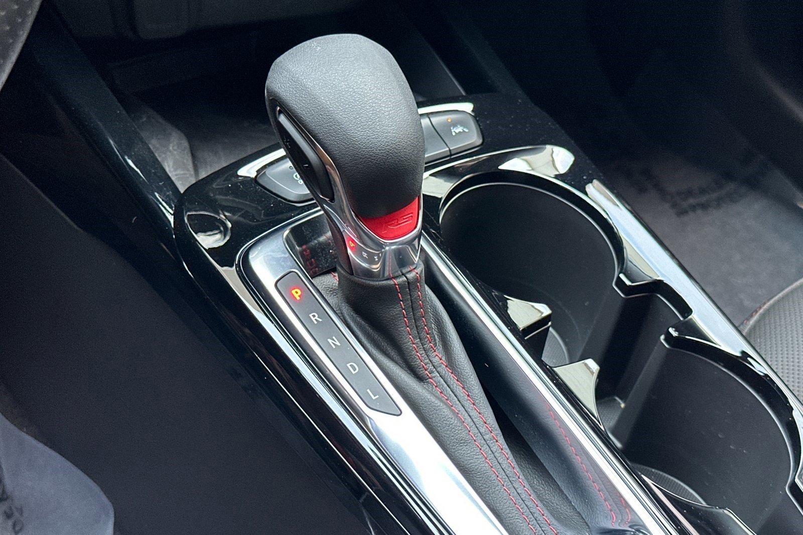 Used 2025 Chevrolet Trax RS w/ Sunroof Package image 17