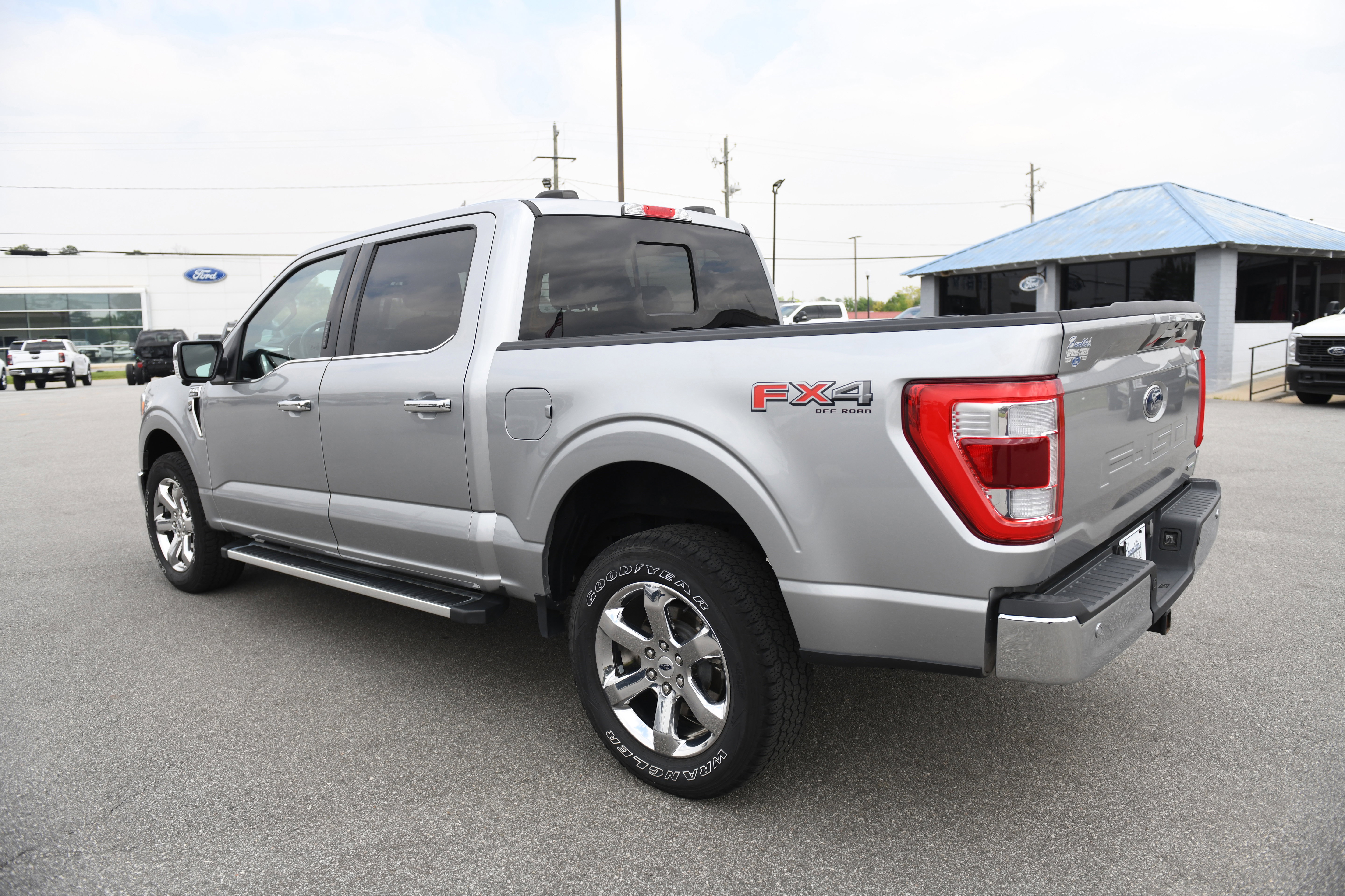 Used 2023 Ford F150 Lariat w/ Max Trailer Tow Package image 11