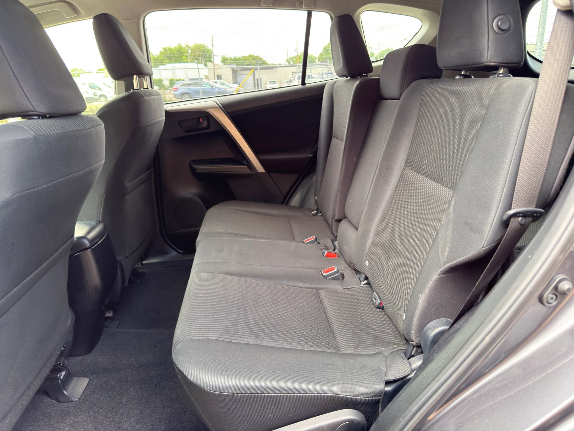 Used 2017 Toyota RAV4 LE FWD image 18