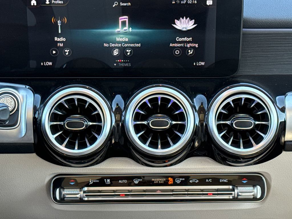 Used 2022 Mercedes-Benz GLB 250 image 12