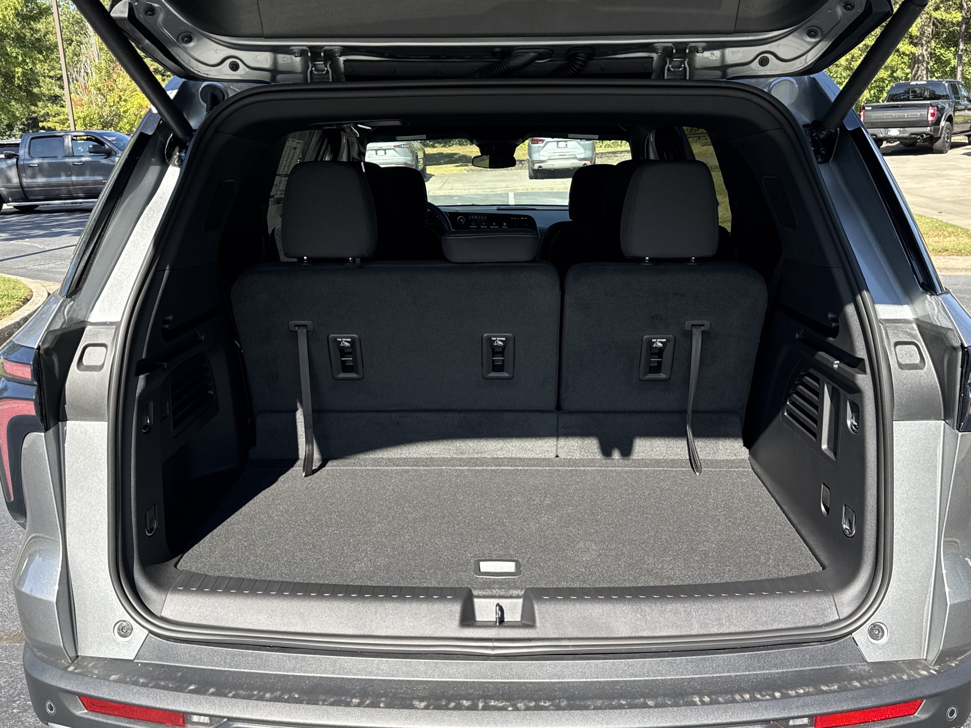 New 2027 Chevrolet Traverse LT FWD image 18
