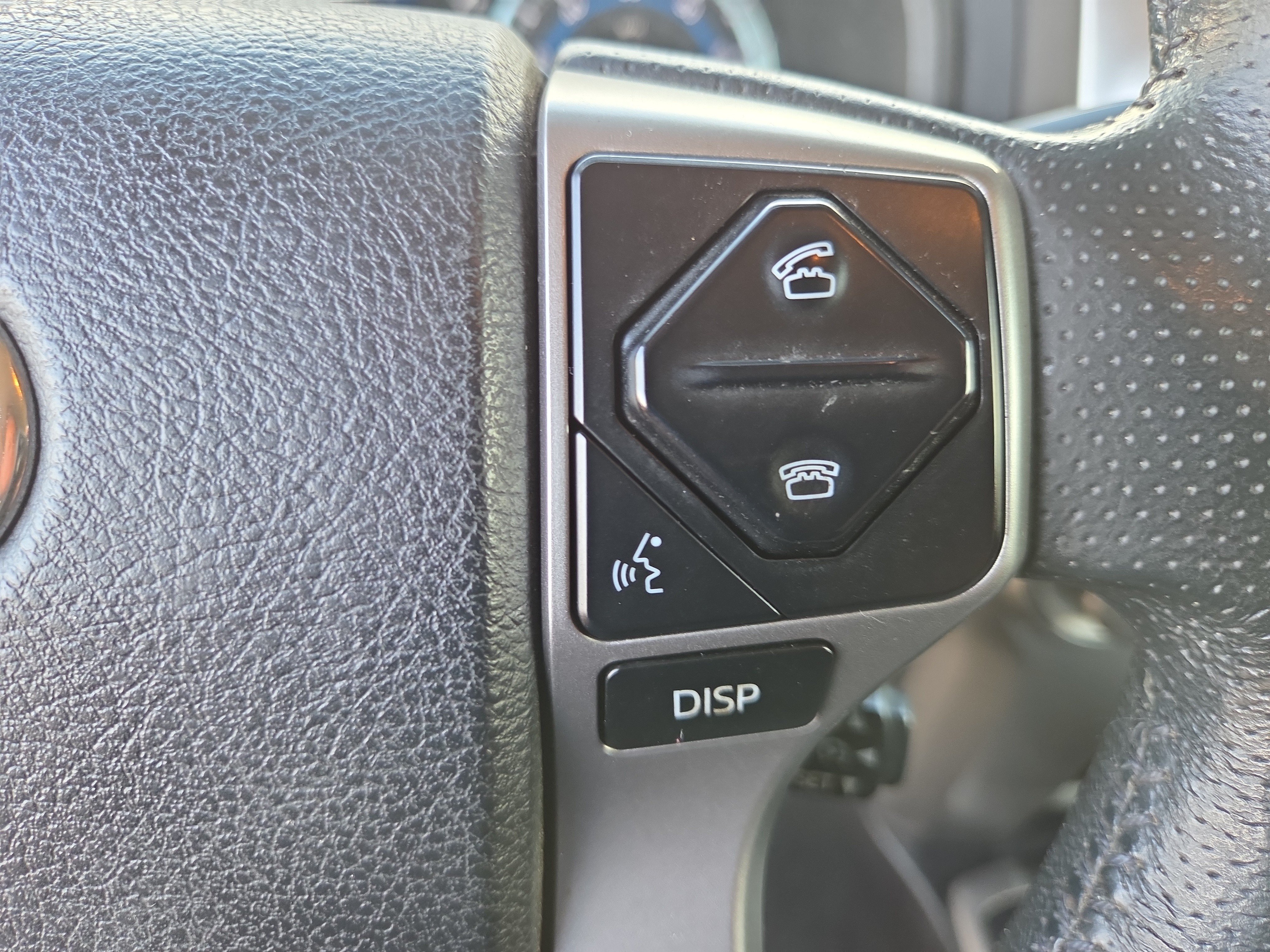 Used 2015 Toyota 4Runner SR5 AWD/4WD image 25