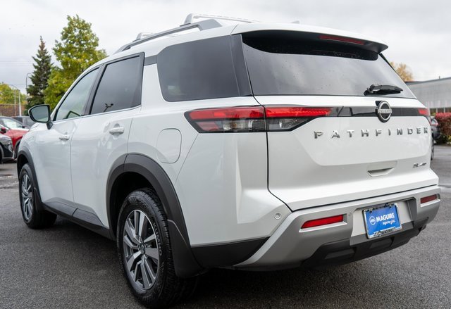 Certified 2025 Nissan Pathfinder SL image 8