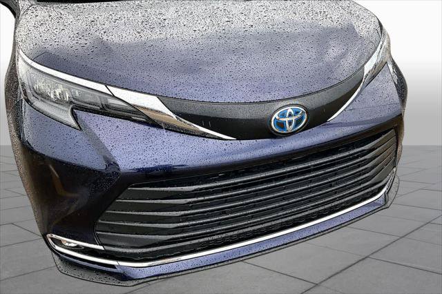 Certified 2024 Toyota Sienna XLE FWD image 30