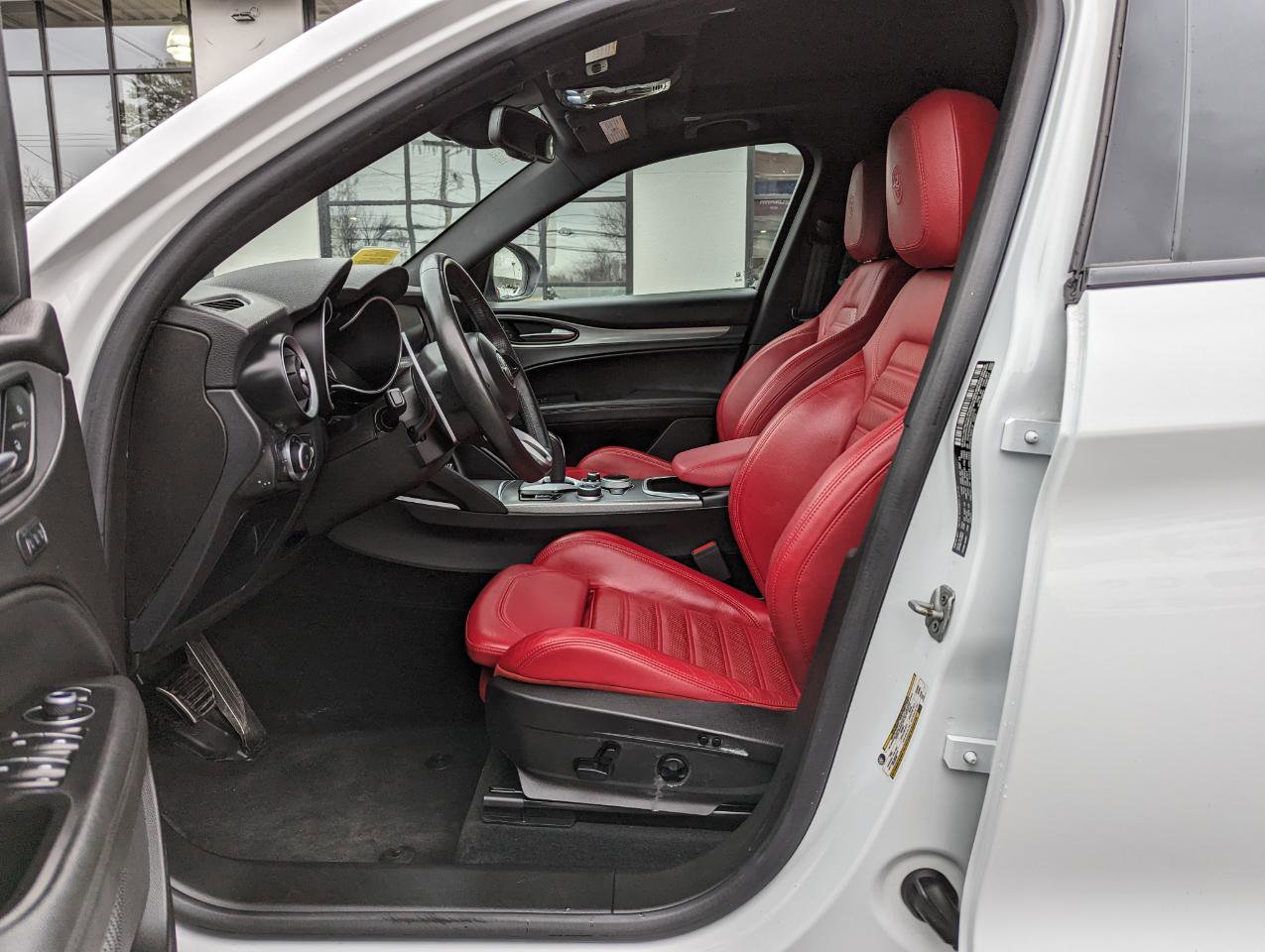 Used 2022 Alfa Romeo Stelvio Veloce image 12