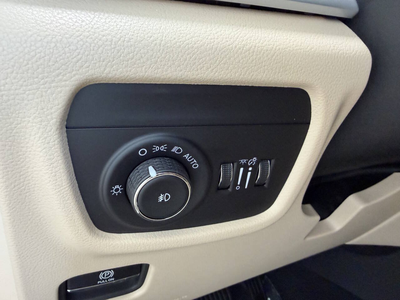 Used 2024 Jeep Grand Cherokee L Limited AWD/4WD image 33