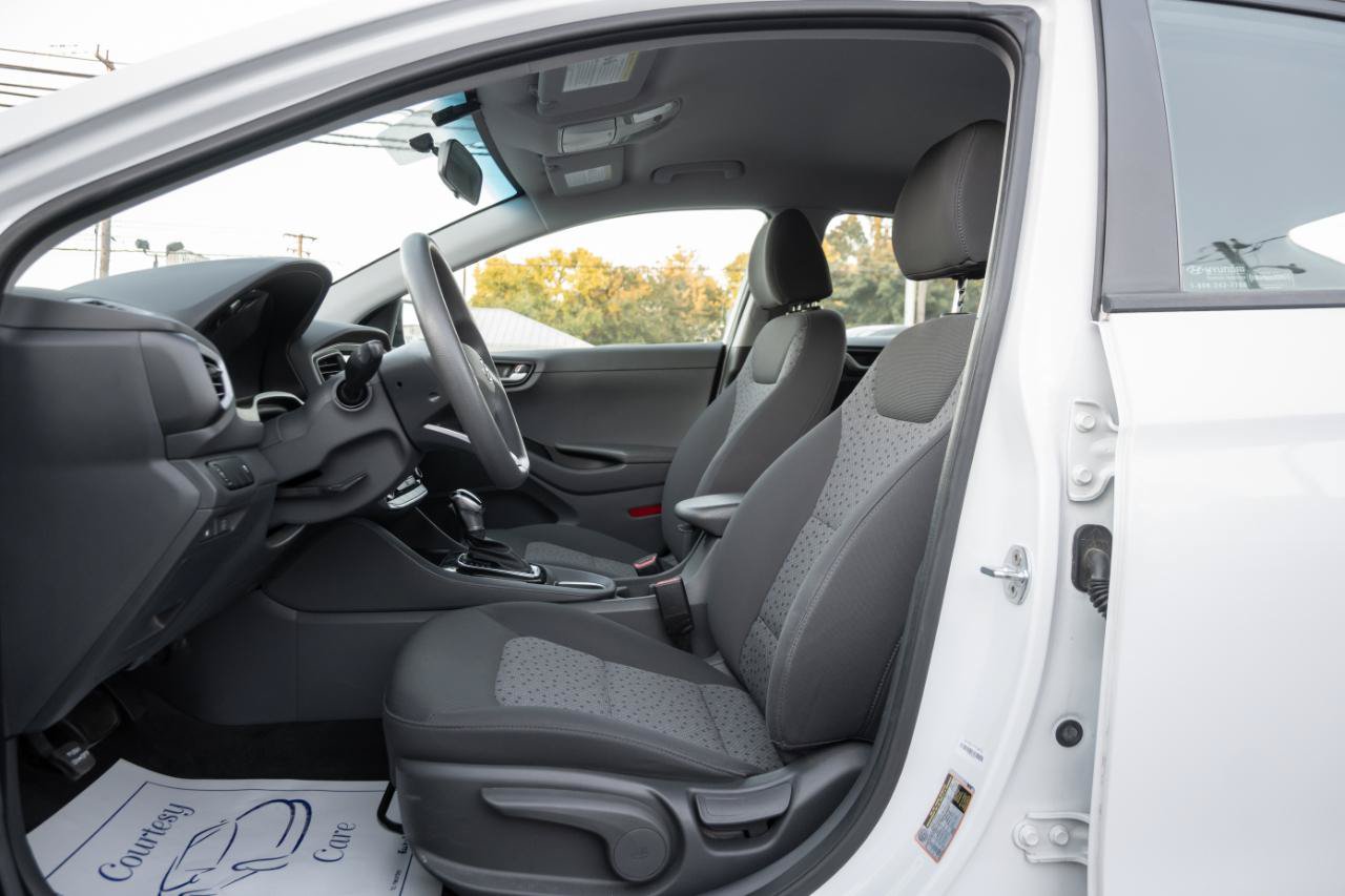 Used 2019 Hyundai Ioniq Blue FWD image 17