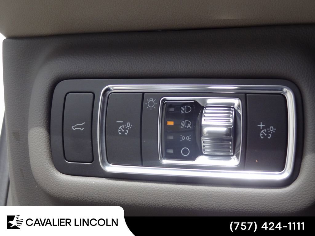 Certified 2025 Lincoln Nautilus Premier image 17
