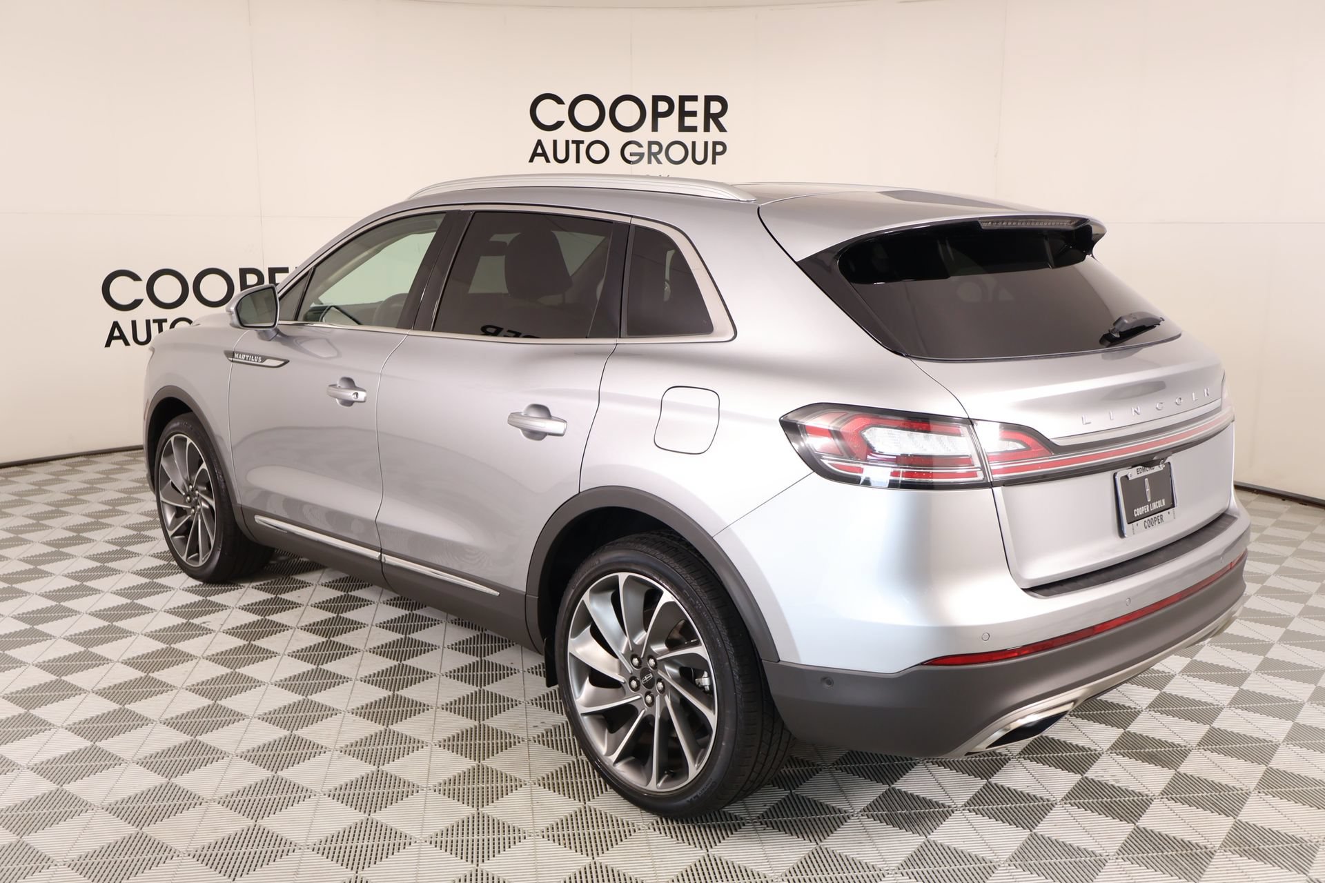 Used 2023 Lincoln Nautilus Reserve w/ Equipment Group 202A AWD/4WD image 23