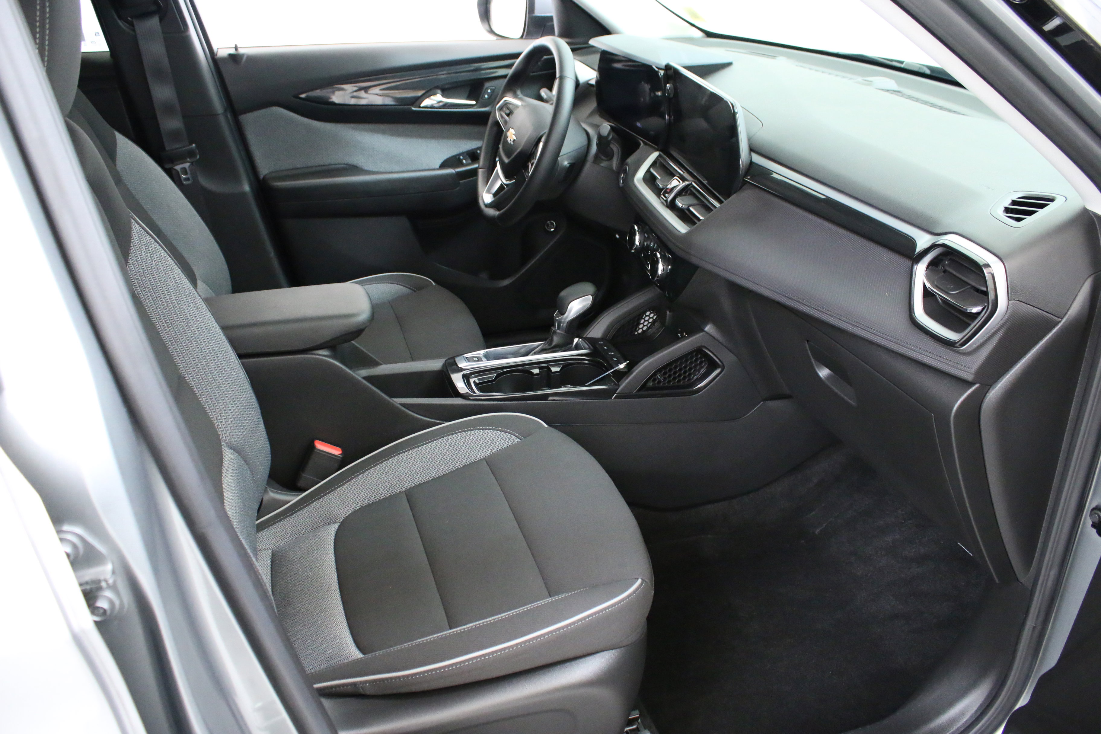 Used 2024 Chevrolet TrailBlazer LT w/ Convenience Package AWD/4WD image 30