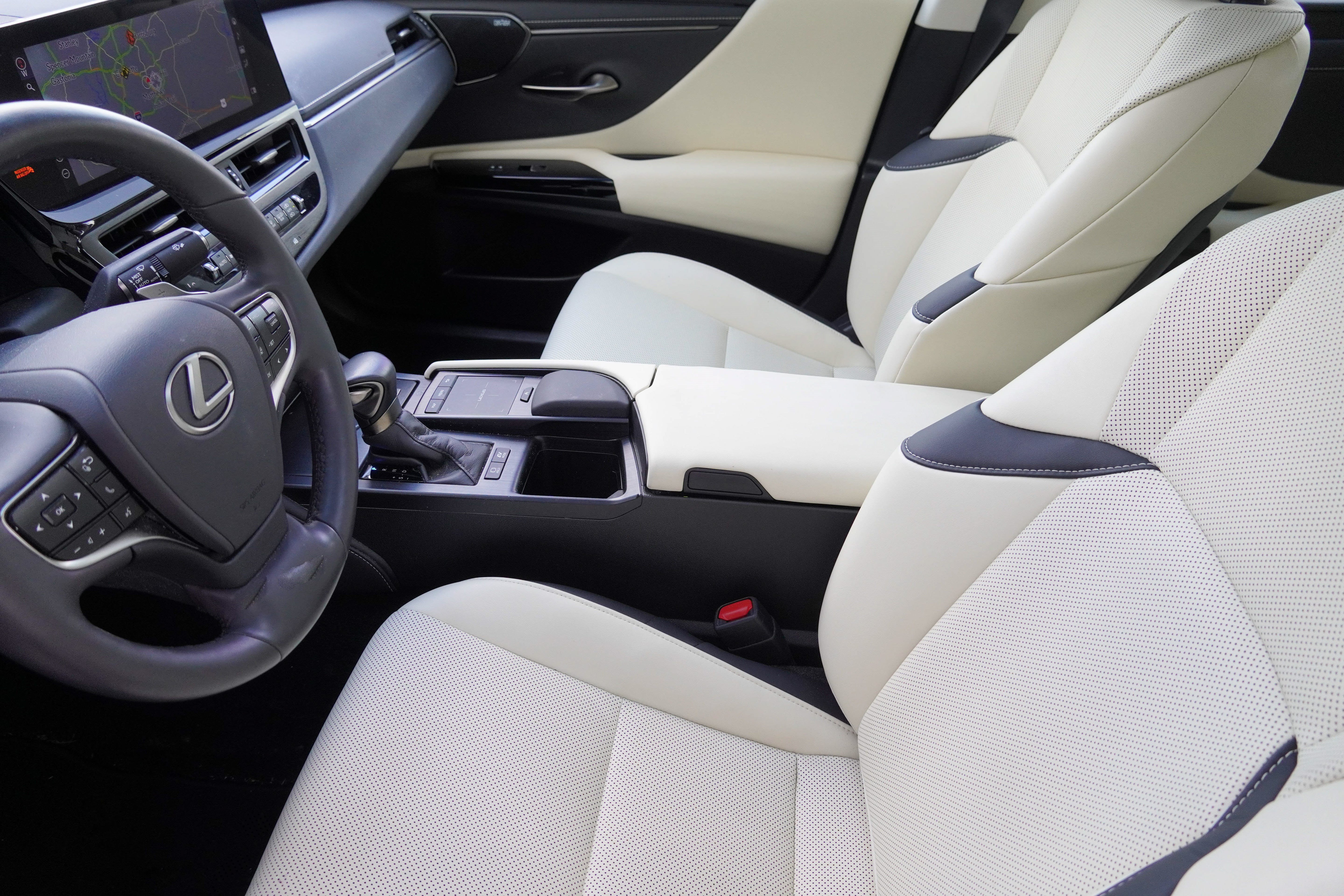 Used 2022 Lexus ES 300h w/ Premium Package FWD image 10