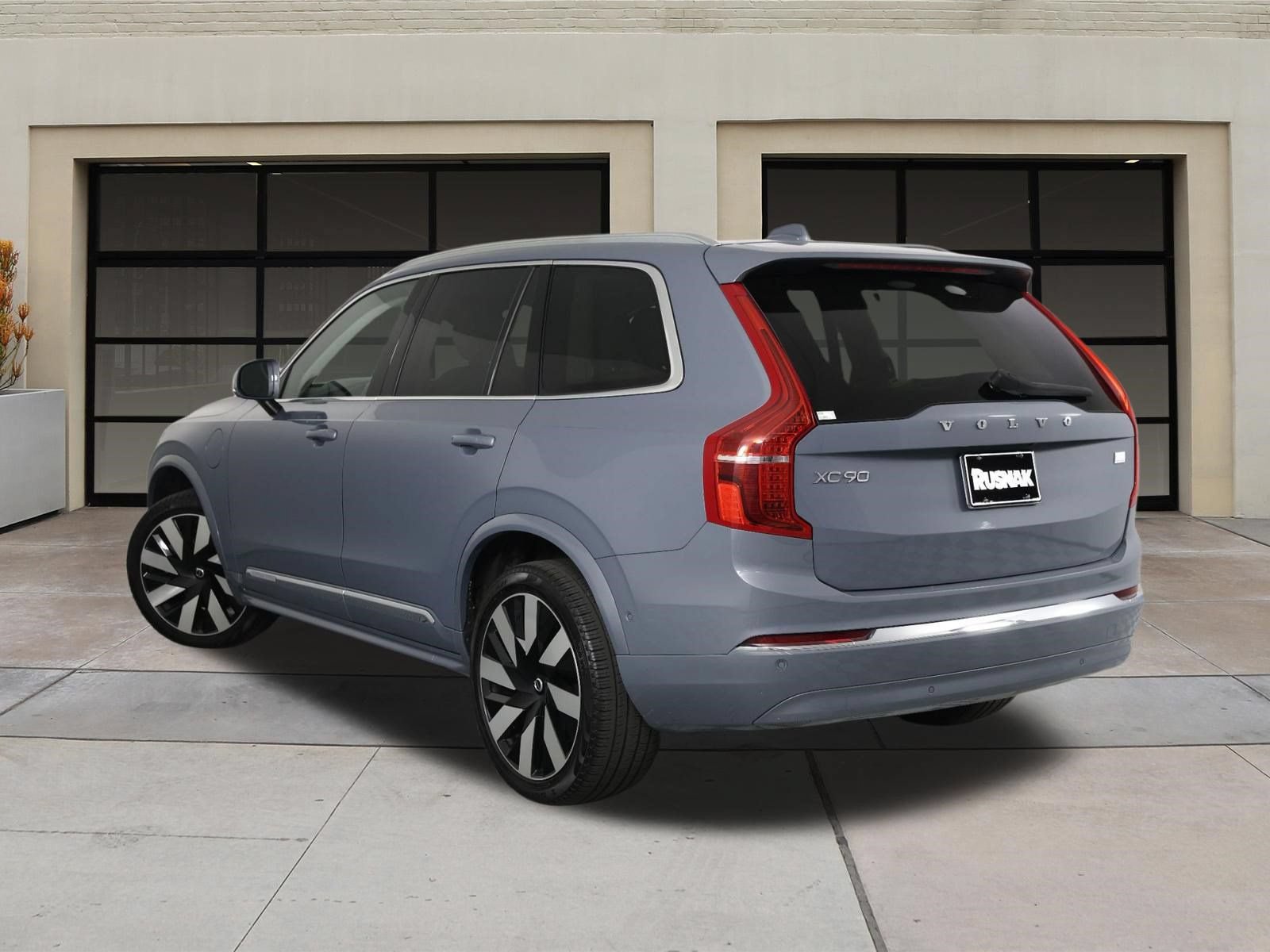 Used 2023 Volvo XC90 T8 Ultimate AWD/4WD image 2