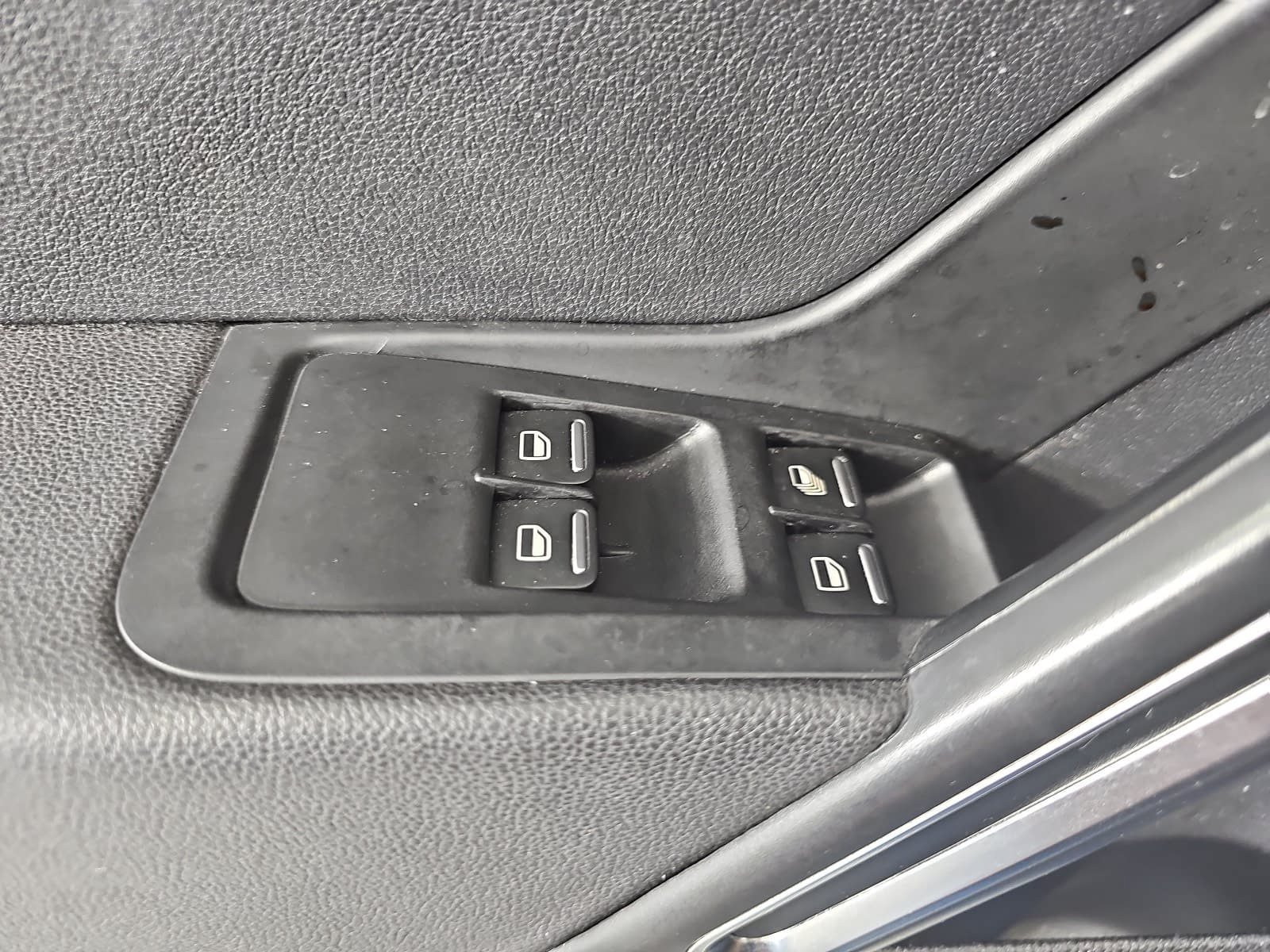 Used 2019 Volkswagen Beetle 2.0T S FWD image 23