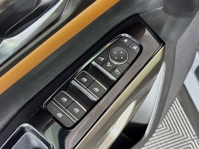 Certified 2022 Nissan Pathfinder Platinum w/ Cargo Package image 21