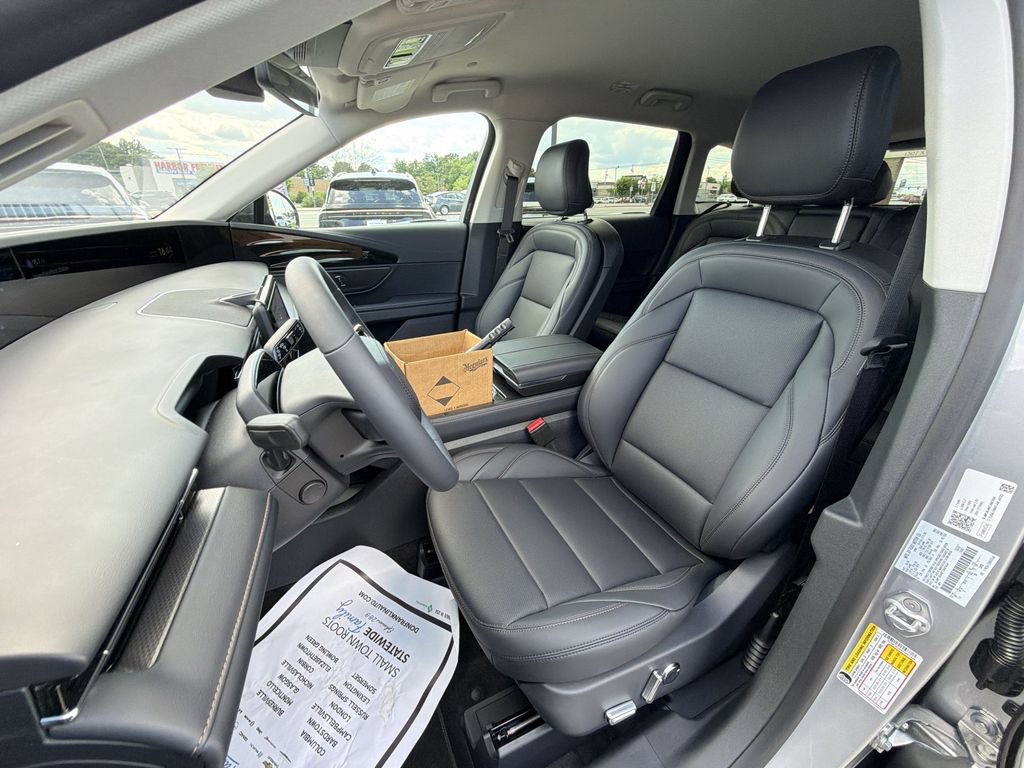 New 2026 Lincoln Nautilus Premier AWD/4WD image 11