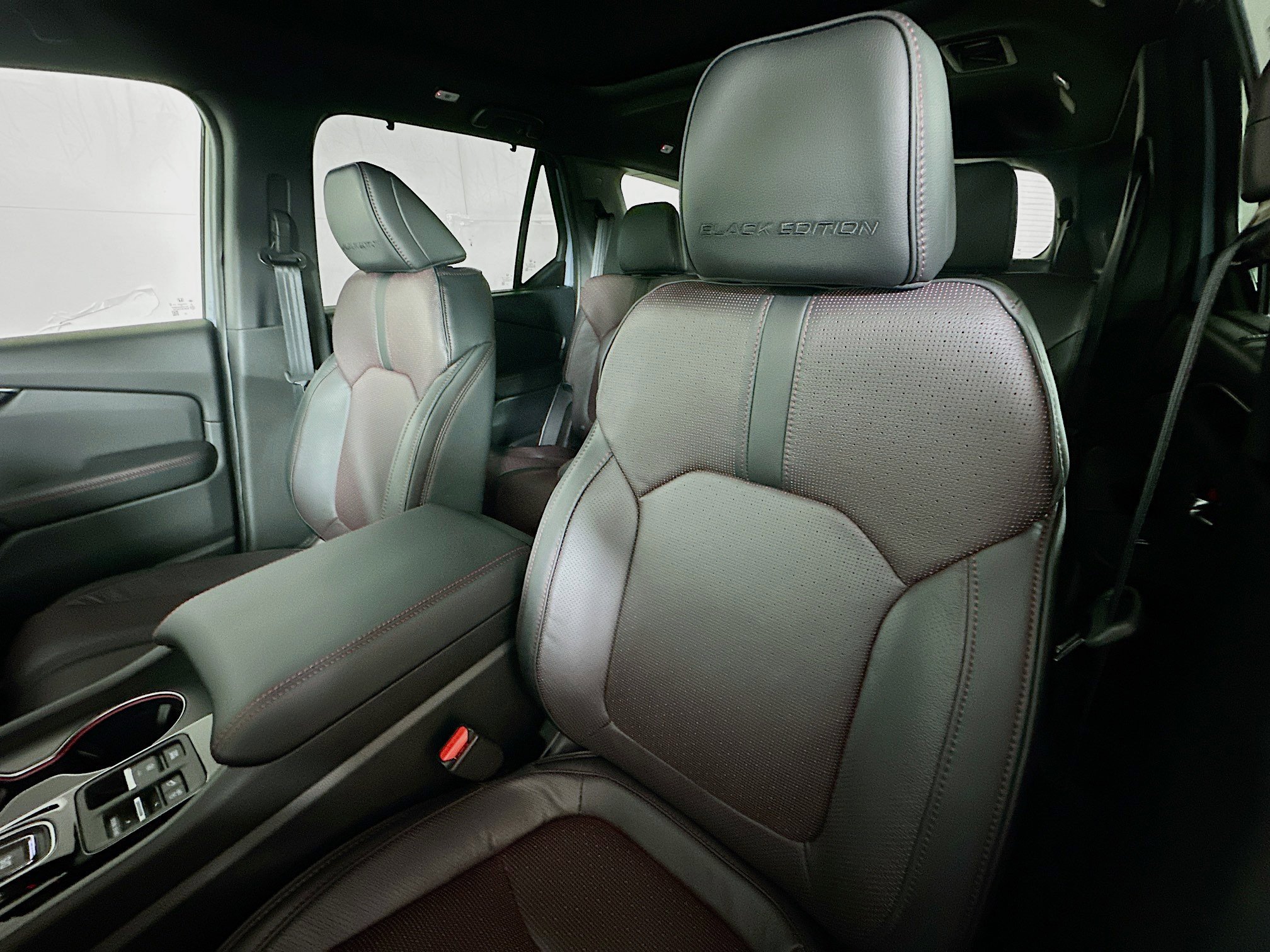 New 2025 Honda Pilot Black Edition image 21