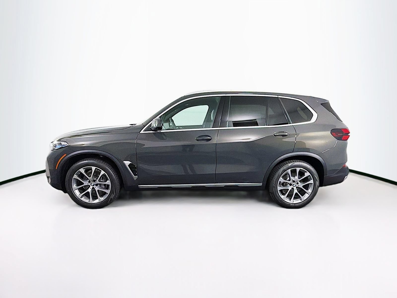 New 2026 BMW X5 xDrive40i w/ Climate Comfort Package AWD/4WD image 4
