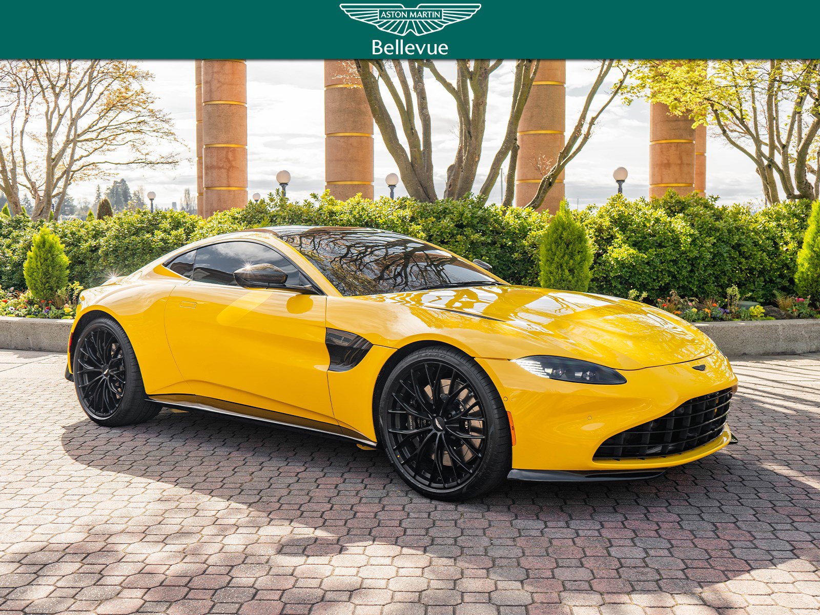 Used 2023 Aston Martin V8 Vantage Coupe image 1