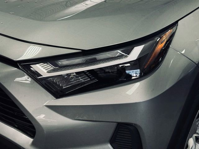 Used 2025 Toyota RAV4 LE video 2