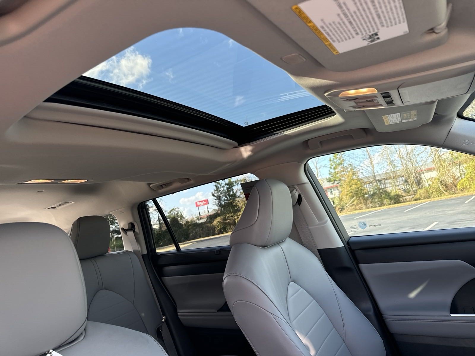 New 2025 Toyota Highlander XLE FWD image 38