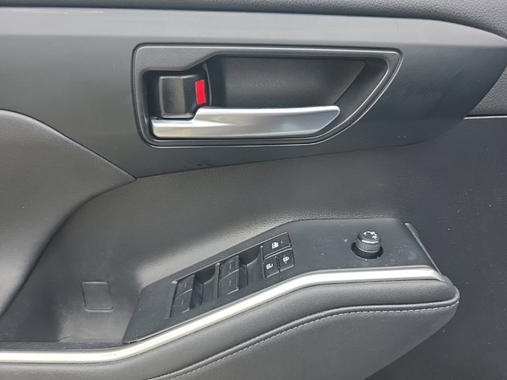 Used 2023 Toyota Highlander XLE image 20