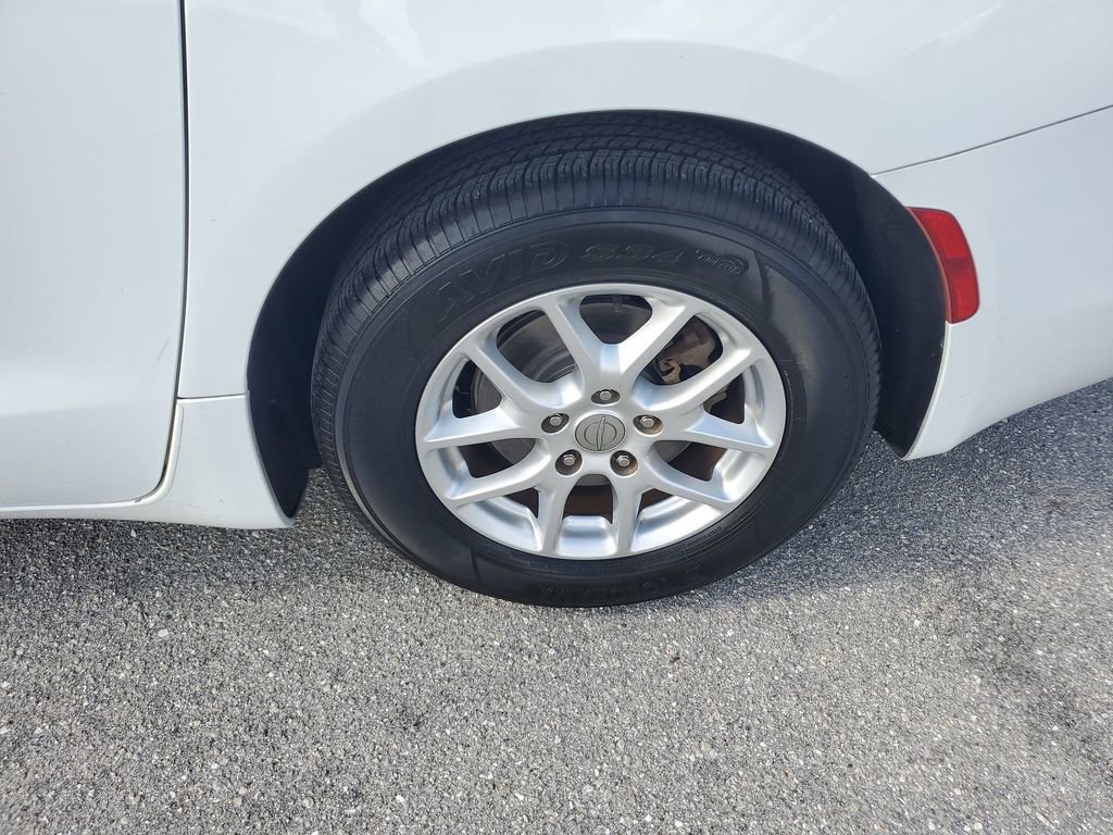 Used 2019 Chrysler Pacifica LX image 19