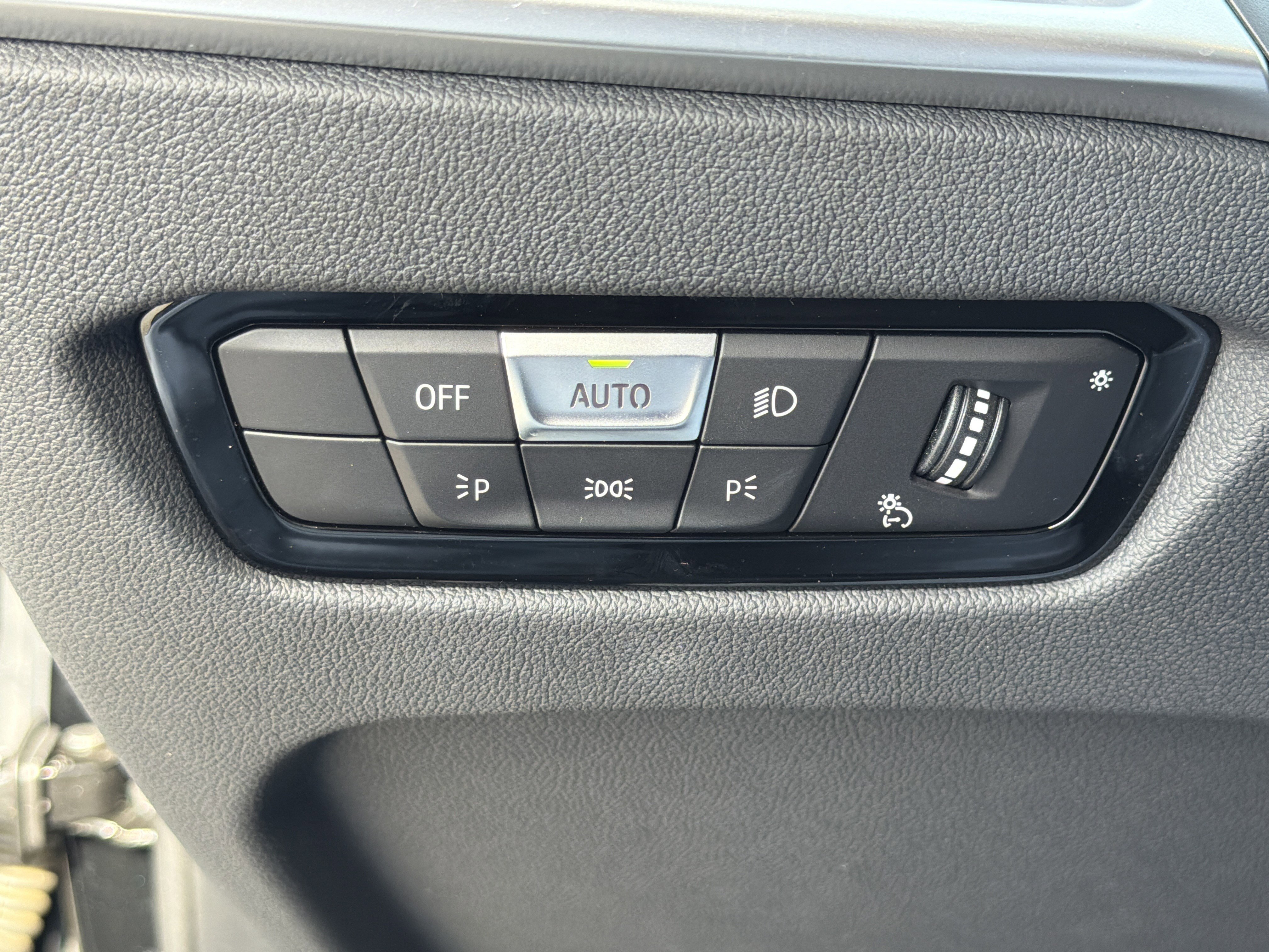 Used 2025 BMW 430i Coupe w/ M Sport Package image 13