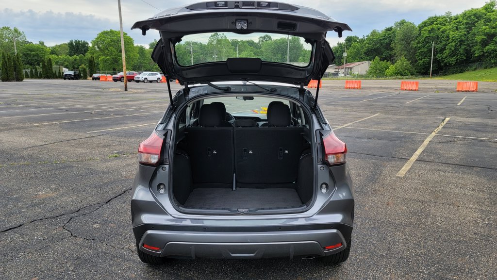 Used 2024 Nissan Kicks SV FWD image 11