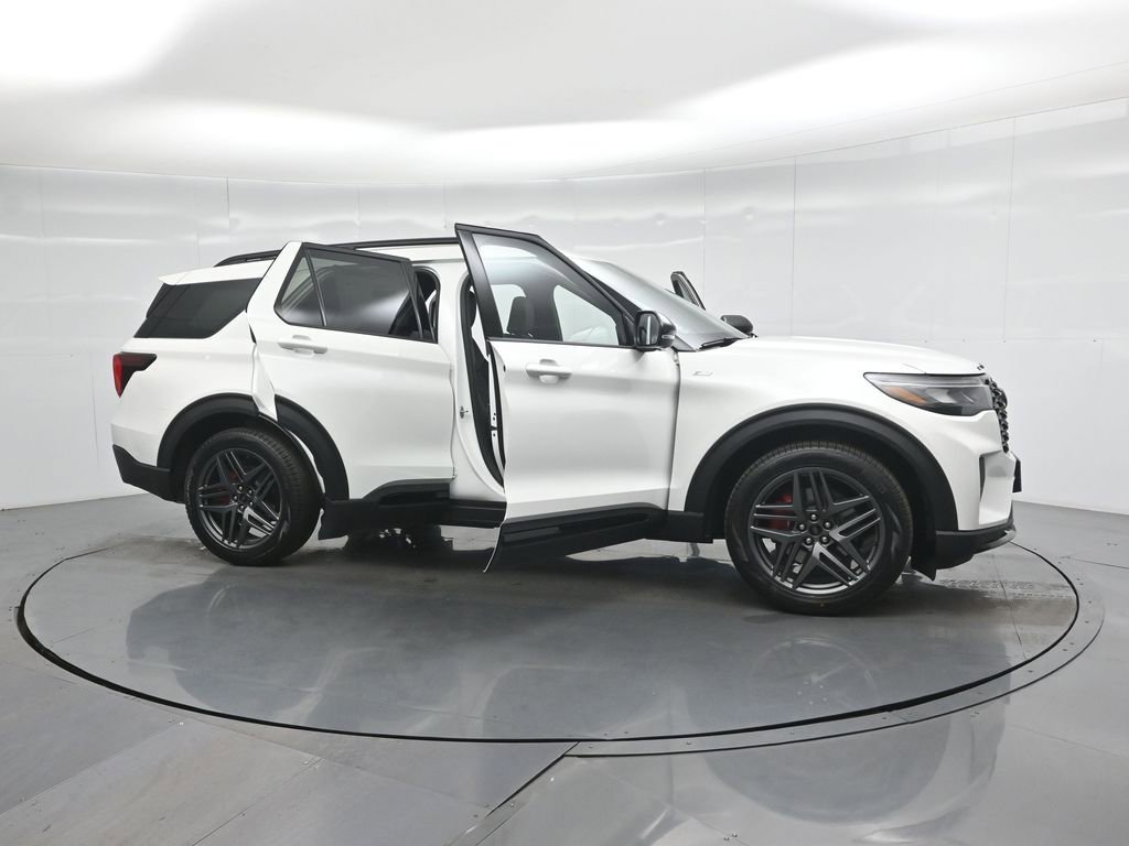 New 2026 Ford Explorer ST-Line w/ ST-Line Street Pack RWD image 31